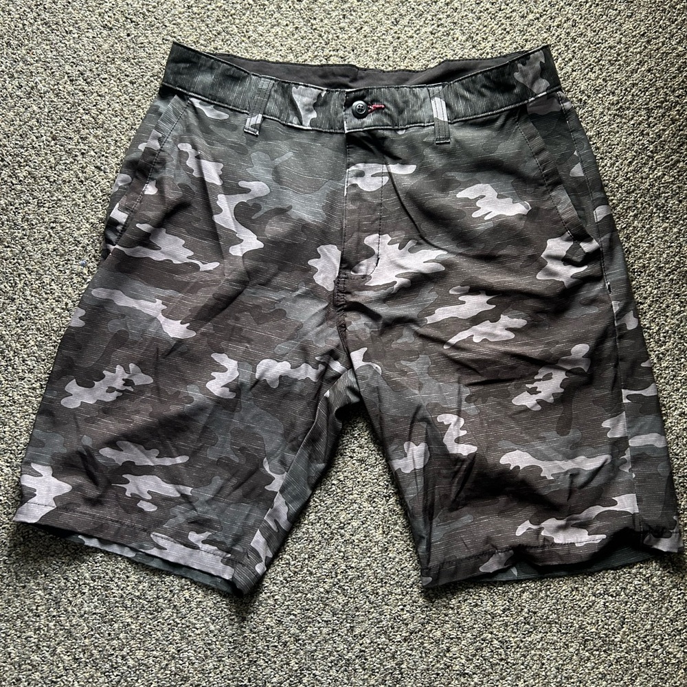 Men's Gray Camo Stretch Shorts